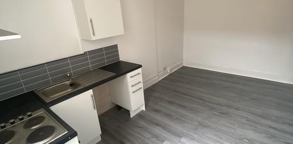 Studio to rent - Photo 2