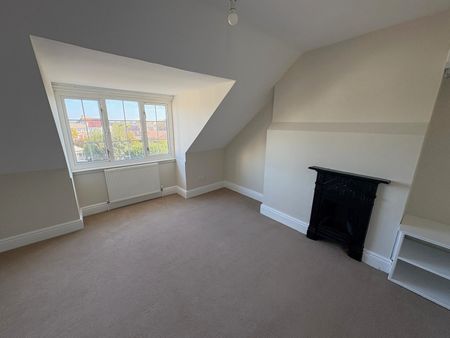 High Street, Lee-On-The-Solent, Hampshire, PO13 - Photo 2