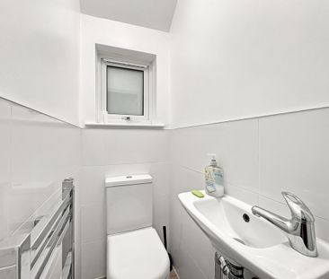 This fully furnished studio room is available in a three-person pro... - Photo 6