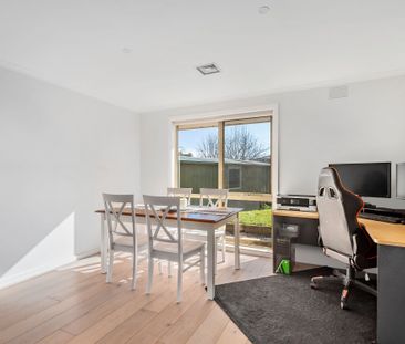 A Family Gem in a Prime Frankston South Location - Photo 5