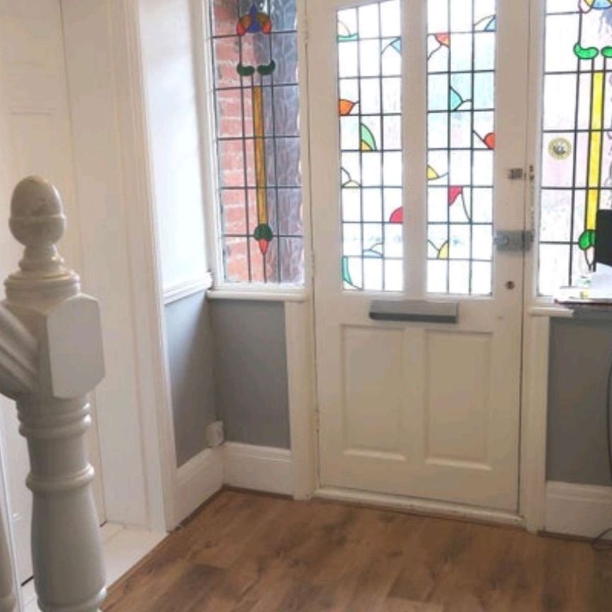 Knowsley Crescent Room 5 - Photo 2