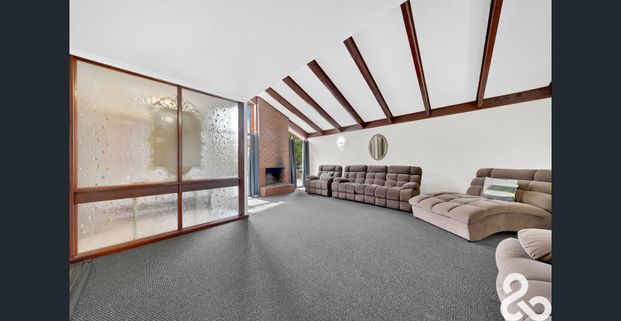 Big, Bright & Spacious! - Photo 1