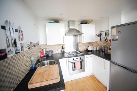 2 bedroom flat to rent - Photo 3