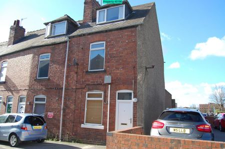 3 bedroom end of terrace house to rent - Photo 2