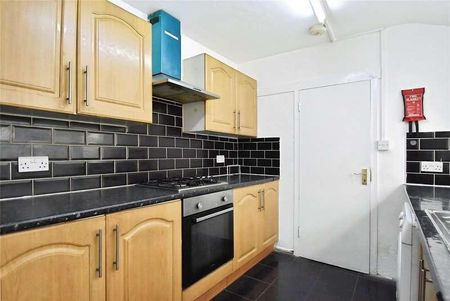 Upperton Road West, London, E13 - Photo 4