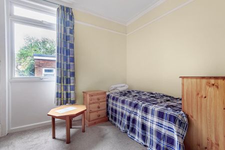 6 bedroom semi-detached house to rent - Photo 3