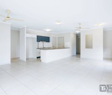 46 Landsborough Drive, Smithfield - Photo 2