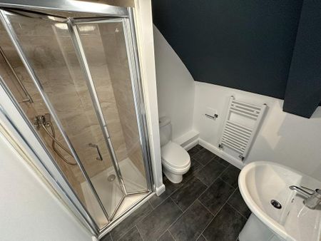 1 bedroom in a house share to rent - Photo 4