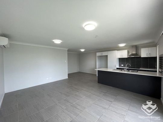 3 Bedroom Modern Home - Photo 1