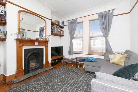St Johns Road, N15 - Photo 3