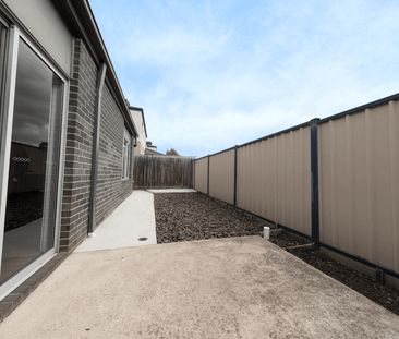 2/33 Kayla Way, Kurunjang, Vic 3337 - Photo 2