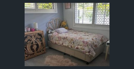 ✨ Palm Beach Family Home with Pool – Available Dec 9 ✨ - Photo 3