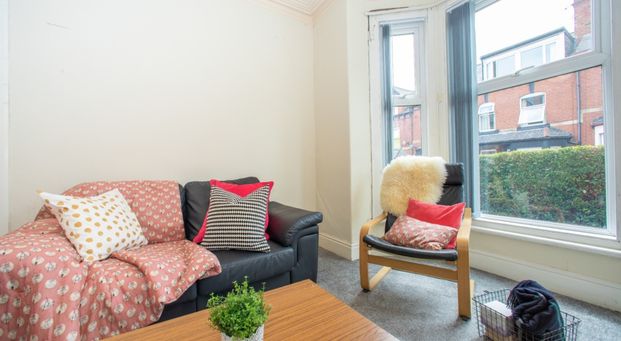 10 Hessle View, Hyde Park, Leeds, LS6 1ER - Photo 1