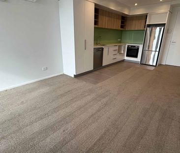 Spacious, modern north-facing apartment - Photo 3