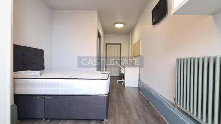 1 bedroom in a flat share to rent - Photo 3