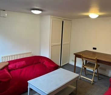 4 bedroom private hall to rent - Photo 2