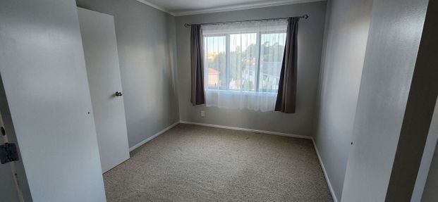 Great location, spacious 3 bdr, available now - Photo 1