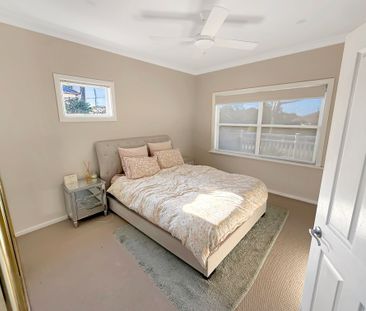 STYLISH RENOVATED 3 BEDROOM FAMILY HOME - Photo 6