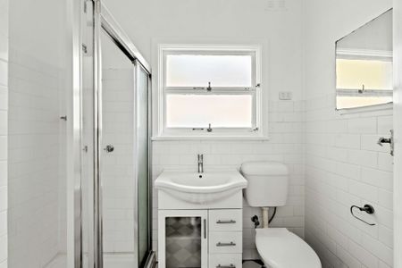 BRIGHT, LIGHT & AIRY - Photo 2