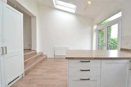 4 bedroom terraced house to rent - Photo 5