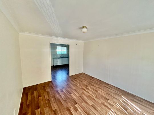 Single level home with 3 bedrooms - Photo 1