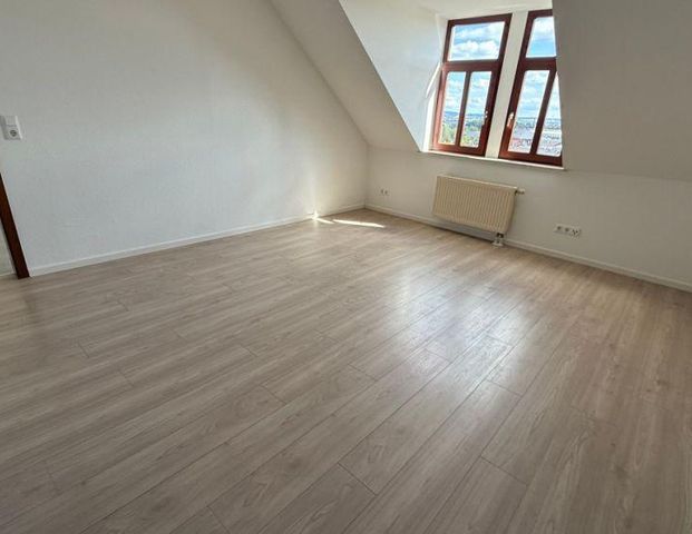 Gemütliche Whg. mit Dachschrägen - NEUES Laminat u.v.m. - Photo 1