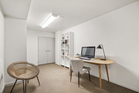 Steps to Ponsonby Road - Highly Spacious Townhouse with Garage + Extra Carpark - Photo 4