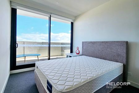 2-BEDROOM, 2-BATHROOM APARTMENT IN THE HEART OF CLAYTON – FURNISHED - Photo 2
