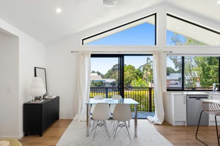 Charming Modern Two Bedroom Unit - Photo 4