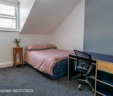 Room 6, 3 Feversham Crescent, Wiggington Road - Photo 3