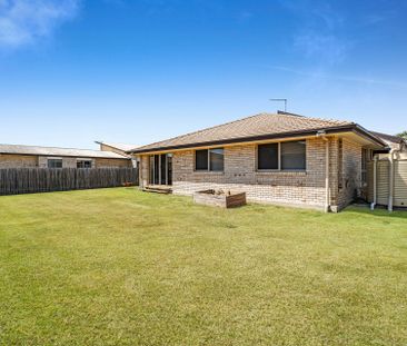 Gorgeous Low Set Brick Home - Photo 6