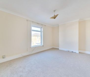 3 bedroom end of terrace house to rent - Photo 3