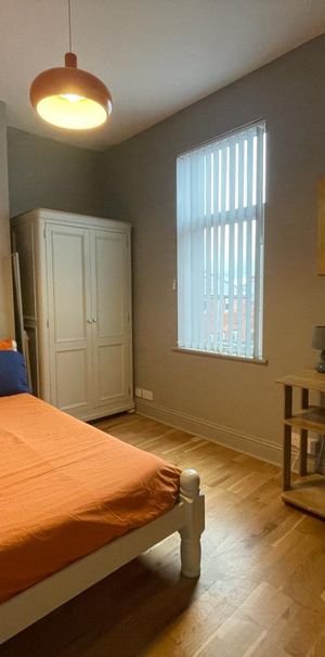 Lovely Five Bedroom House Share in Darlington - Photo 2