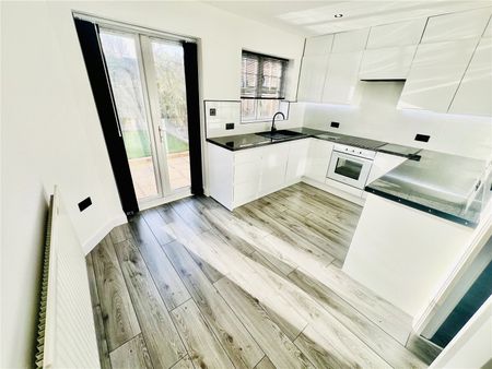 2 bedroom property to rent The Gardens, Middleton, Leeds, LS10 - Photo 5