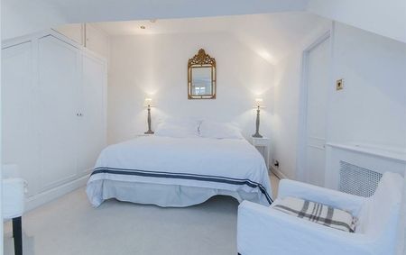 Flat To Let in Thurlow Road, Hampstead NW3 | TK International - Photo 3