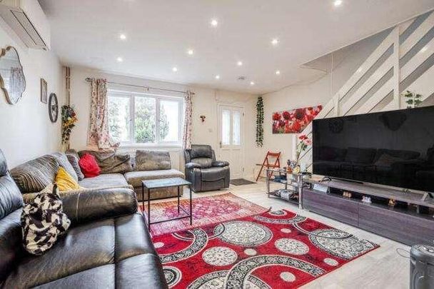 Hengrove Close, Headington, OX3 - Photo 1