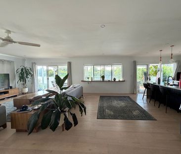 Luxury Waterfront Living – Renovated 4 Bedroom Home - Photo 2