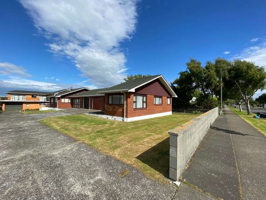 No viewings between 24/12/24 to 06/01/25! - Photo 1