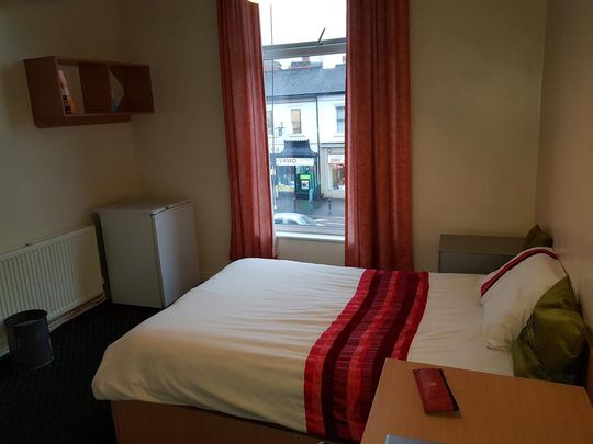 6 bedroom flat to rent - Photo 1