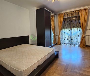CASĂ DE LUX DE ÎNCHIRIAT ÎN SÂNPETRU � MOBILATĂ ȘI UTILATĂ PREMIUM - Fotografie 5