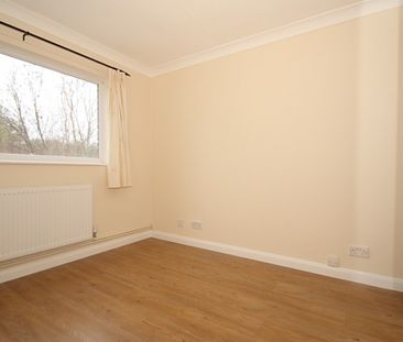 Fitzjohn Close, Guildford - Photo 2