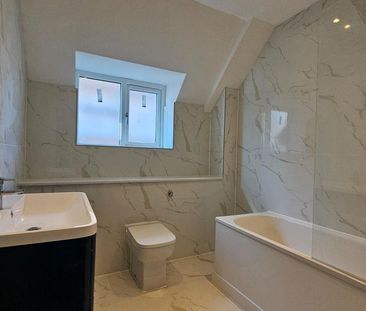 3 bedroom semi-detached house to rent - Photo 6