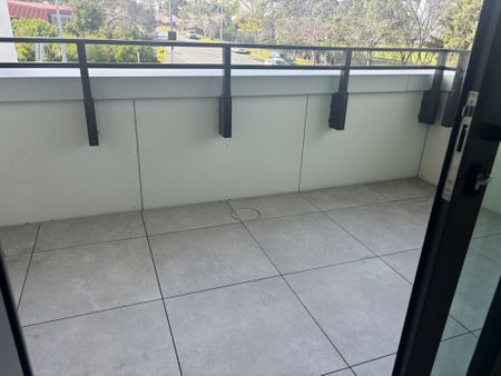 Apartment with Carpark - Photo 4