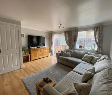 3 bedroom end of terrace house to rent - Photo 2