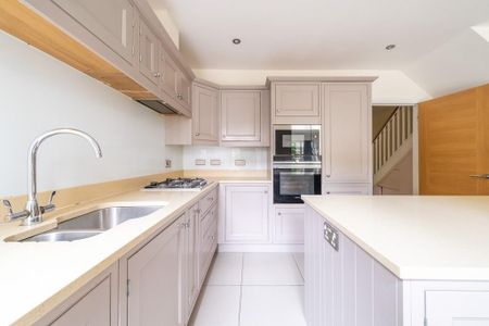 4 bedroom townhouse to rent - Photo 3