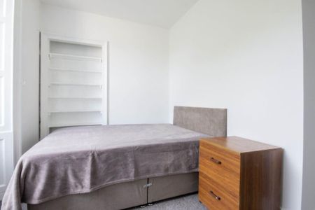 4 bedroom flat to rent - Photo 4