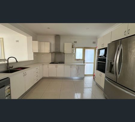 118 STONEY CREEK ROAD, Beverly Hills, NSW 2209 - Photo 3