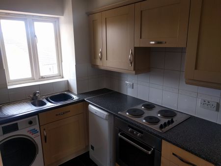 2 bed Flat in Heath Court Stanley Close, New Eltham, SE9 2BB - Photo 4