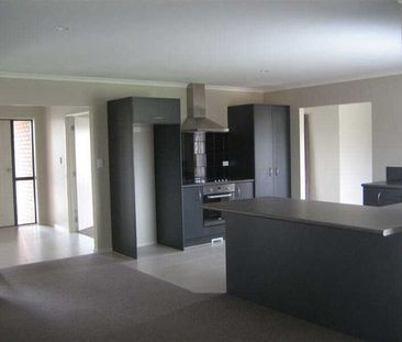 Milson - 4 Bedrooms - Photo 4