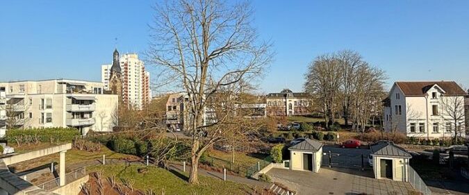 Möblierte 2-ZKB-Wohnung mit EBK, Garage und Balkon im Park Vauban - Photo 1